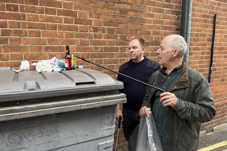 Cllrs clearing up waste 