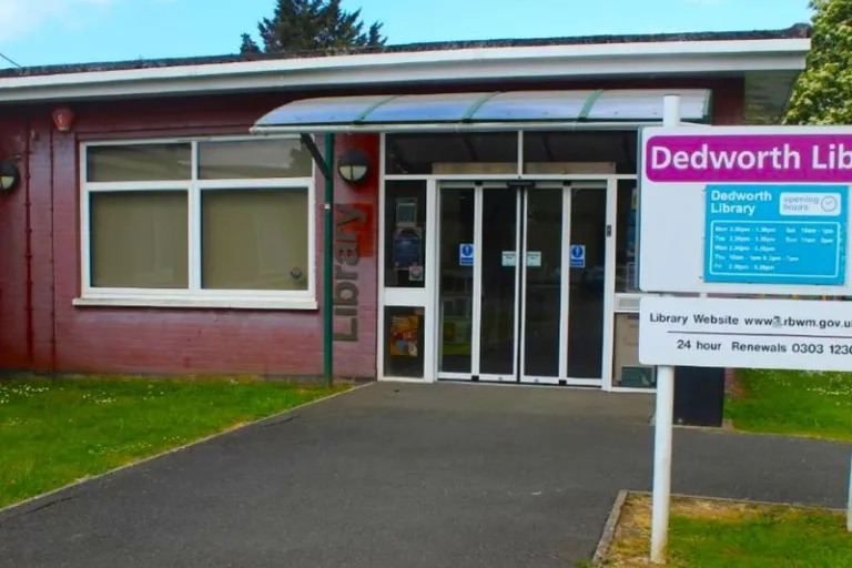 Entrance to Dedworth library