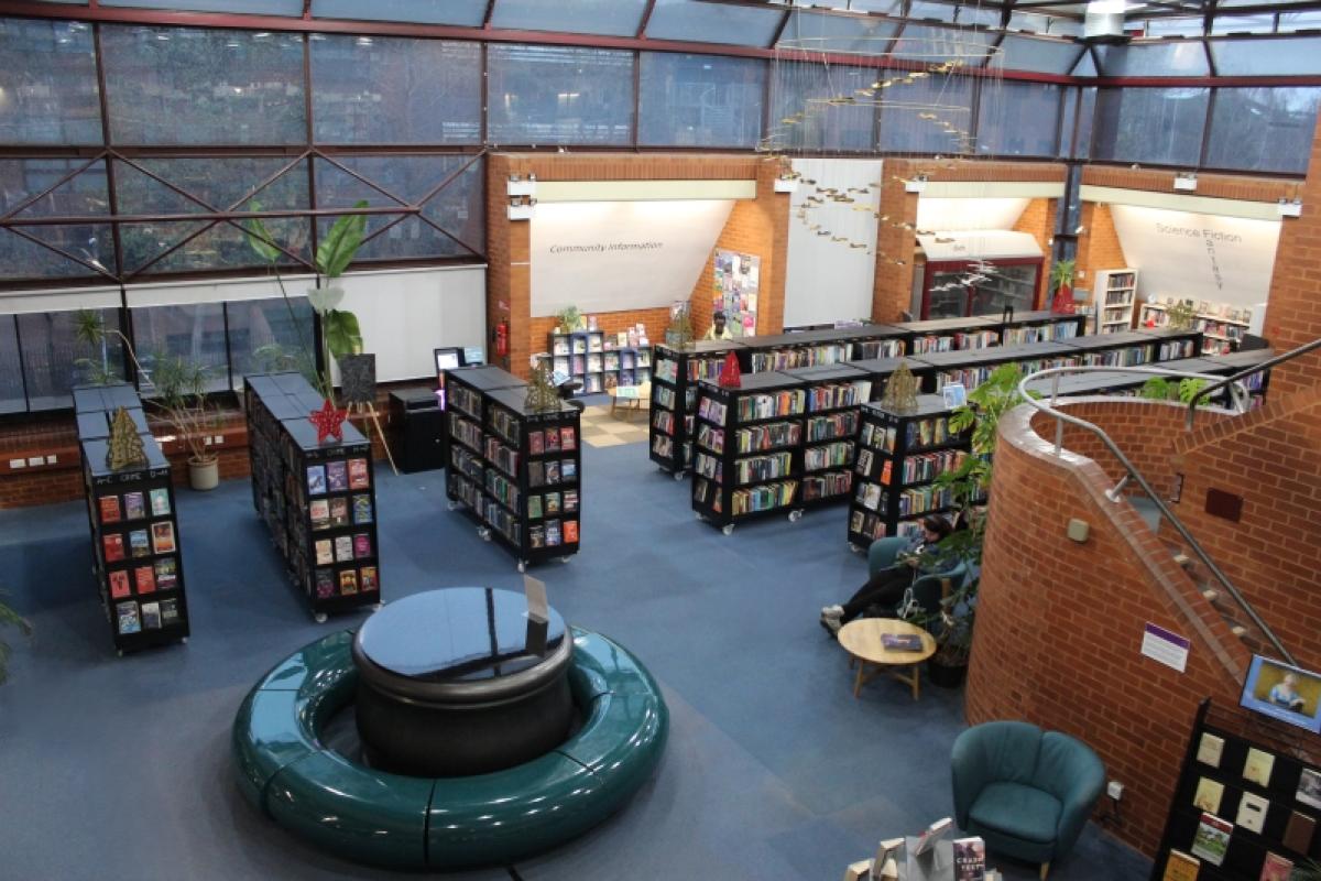 Maidenhead Library: Books and shelving