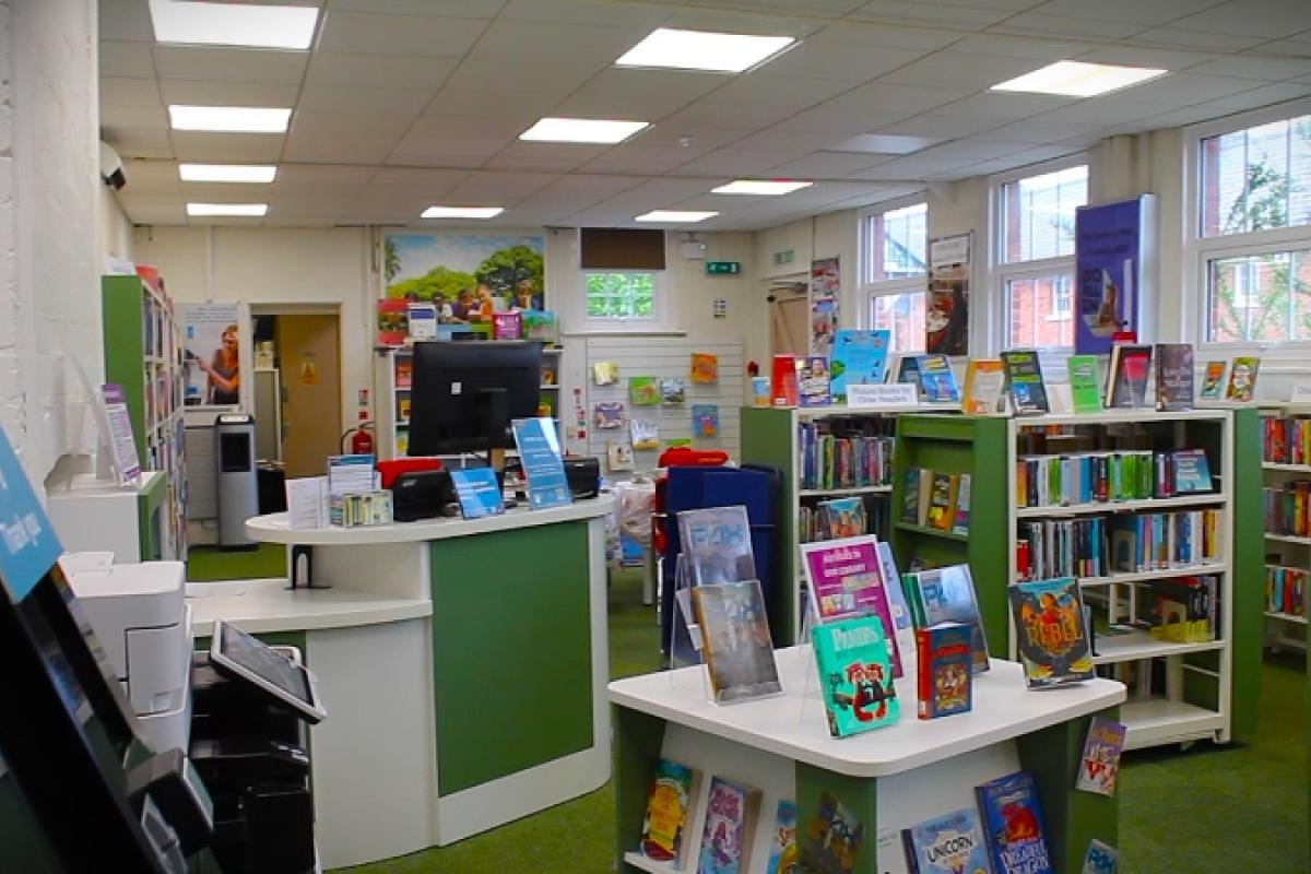 Sunninghill Library: Books and shelving